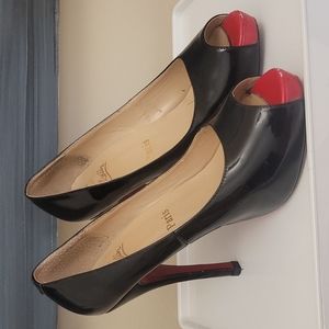 Louboutin open toes pump